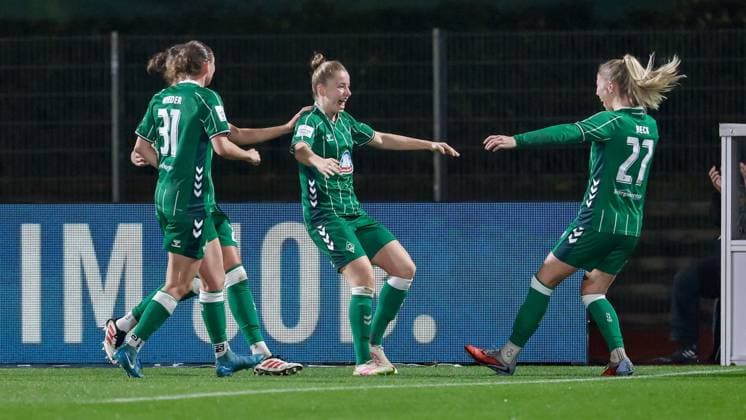 from left Hanna Nemeth SV Werder Bremen, 23 , goal scorer Michelle Ulbrich SV Werder Bremen, 5 and Sharon Beck SV Werder Bremen, 27 with goal celebration, jubilation, cheering, optimistic, game scene, highlight, joy about the goal to 1 0, THE DFB REGULATIONS PROHIBIT ANY USE OF PHOTOGRAPHS AS IMAGE SEQUENCES AND OR QUASI VIDEO , 09 11 2025, Bremen Germany , Football, Google Pixel Womens Bundesliga, SV Werder Bremen RB Leipzig xobx