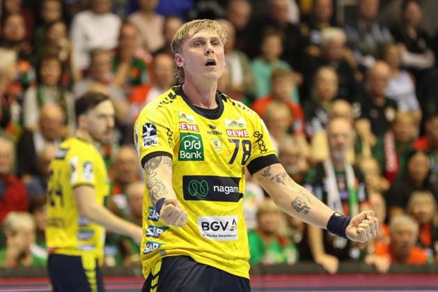 09 11 2025, xgox, Handball, Daikin HBL, SC Magdeburg SC Magdeburg Rhein Neckar Loewen v l m78 Jubel, Torjubel, jubelt ueber das Tor, celebrate the goal, celebration gibt Anweisungen, gestikuliert mit den Armen, gesticulate, gives instructions Magdeburg