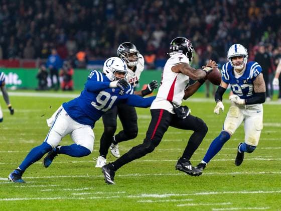JT Tuimoloau Indianapolis Colts 91 , Michael Penix Jr Atlanta Falcons 9 , Laiatu Latu Indianapolis Colts 97 , Indianapolis Colts vs Atlanta Falcons, American Football, National Football League, Berlin Game 2025, Season 2025, Matchday 10, 09 11 2025, Indianapolis Colts vs Atlanta Falcons, American Football, National Football League, Berlin Game 2025, Season 2025, Matchday 10, 09 11 2025 Berlin Copyright: xEibner-Pressefoto FlorianxSchustx EP_FSU
