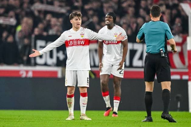 Angelo Stiller (VfB Stuttgart) und Dan-Axel Zagadou (VfB Stuttgart) gestikuliert, gestik waehrend des spiels der Bundesliga zwischen VfB Stuttgart und FC Augsburg, MHPArena Stuttgart am 09. November 2025 in Stuttgart, Deutschland. (Foto von Harry Langer DeFodi Images) +++ Angelo Stiller (VfB Stuttgart) und Dan-Axel Zagadou (VfB Stuttgart) gestures during the Bundesliga match between VfB Stuttgart and FC Augsburg at MHPArena Stuttgart on November 9, 2025 in Stuttgart, Germany. (Photo by Harry Langer DeFodi Images) DFL regulations prohibit any use of photographs as image sequences and or quasi-video. (Photo by Harry Langer DeFodi Images) DFL regulations prohibit any use of photographs as image sequences and or quasi-video. Angelo Stiller VfB Stuttgart and Dan Axel Zagadou VfB Stuttgart gestures, gestures during the Bundesliga match between VfB Stuttgart and FC Augsburg, MHPArena Stuttgart on November 09, 2025 in Stuttgart, Germany Photo by Harry Langer DeFodi Images Angelo Stiller VfB Stuttgart and Dan Axel Zagadou VfB Stuttgart gestures during the Bundesliga match between VfB Stuttgart and FC Augsburg at MHPArena Stuttgart on November 9, 2025 in Stuttgart, Germany Photo by Harry Langer DeFodi Images DFL regulations prohibit any use of photographs as image sequences and or quasi video Photo by Harry Langer DeFodi Images DFL regulations prohibit any use of photographs as image sequences and or quasi video