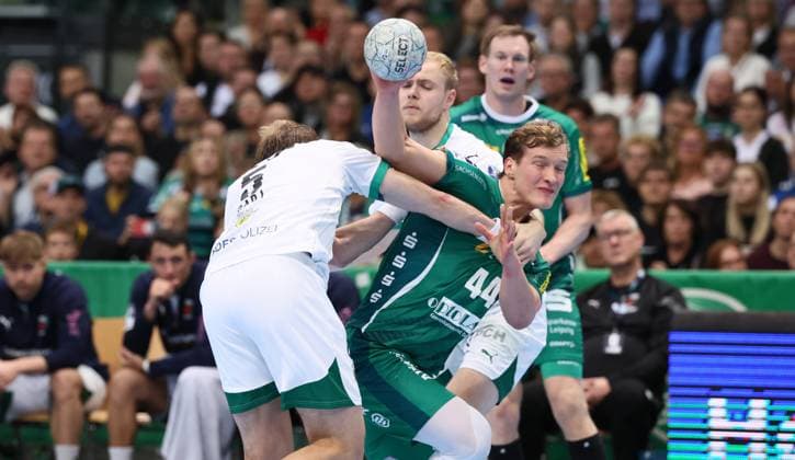 Leipzig, 09 11 2025, Arena Leipzig, Handball, Bundesliga, 11 Spieltag , SC DHfK Leipzig vs Füchse Berlin , In the picture from left Max Darj 5, Berlin , Blaer Hinriksson 44, Leipzig , For editorial use only Only editorial use , DHB HBL regulations prohibit any use of photographs as image sequences and or quasi video ,