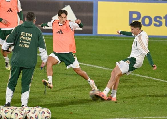 November 10, 2025, Florence, Italy: Italy players Andrea Cambiaso (R) and Samuele Ricci attend a training session for the upcoming FIFA World Cup, WM, Weltmeisterschaft, Fussball qualifiers matches, in Coverciano, Florence, Italy, 10 November 2025. ANSA CLAUDIO GIOVANNINI Italy Preapres For Upcoming FIFA World Cup Qualifiers - ZUMAa110 20251110_zaf_a110_032 Copyright: xClaudioxGiovanninix