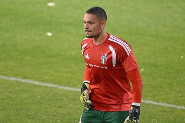 November 10, 2025, Florence, Italy: Italy goalkeeper Elia Caprile attends a training session for the upcoming FIFA World Cup, WM, Weltmeisterschaft, Fussball qualifiers matches, in Coverciano, Florence, Italy, 10 November 2025. ANSA CLAUDIO GIOVANNINI Italy Preapres For Upcoming FIFA World Cup Qualifiers - ZUMAa110 20251110_zaf_a110_039 Copyright: xClaudioxGiovanninix