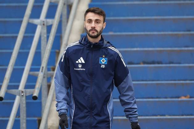 GER, xFSx ,Hamburg, HSV , 1 Bundesliga , Football, DFL, Hamburger SV Training , am Hamburger Volksparkstadion , 10 11 2025 , v l Fabio Daniel Ferreira Vieira Hamburger SV ,20 DFL regulations prohibit any use of photographs as image sequences and or quasi video Copyright: HMBxMedia FernandoxSoares