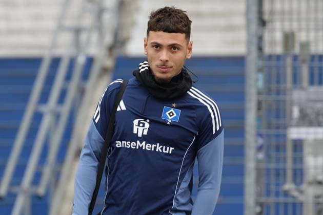 GER, xFSx ,Hamburg, HSV , 1 Bundesliga , Football, DFL, Hamburger SV Training , am Hamburger Volksparkstadion , 10 11 2025 , v l William Mikelbrencis Hamburger SV ,2 DFL regulations prohibit any use of photographs as image sequences and or quasi video Copyright: HMBxMedia FernandoxSoares