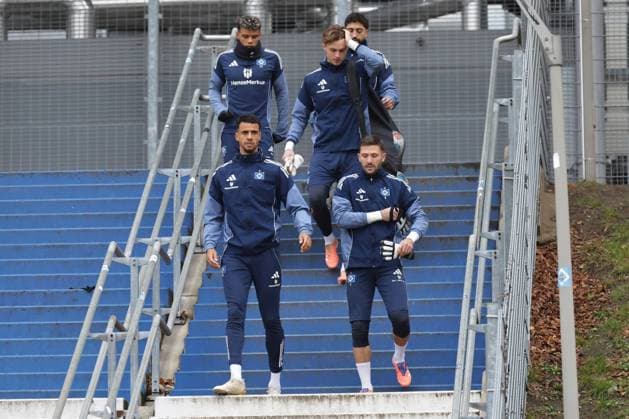 GER, xFSx ,Hamburg, HSV , 1 Bundesliga , Soccer, DFL, Hamburger SV Training , am Hamburger Volksparkstadion , 10 11 2025 , v l Ransford Koenigsderffer Hamburger SV ,11 , Robert Glatzel Hamburger SV ,9 , Goalkeeper Fernando Dickes Hamburger SV ,41 , Goalkeeper Daniel Heuer Fernandes Hamburger SV ,1 DFL regulations prohibit any use of photographs as image sequences and or quasi video Copyright: HMBxMedia FernandoxSoares