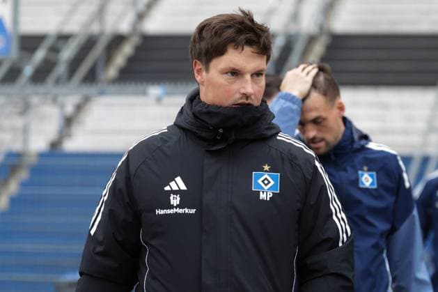 GER, xFSx ,Hamburg, HSV , 1 Bundesliga , Soccer, DFL, Hamburger SV Training , am Hamburger Volksparkstadion , 10 11 2025 , v l Goalkeeper Daniel Heuer Fernandes Hamburger SV ,1 DFL regulations prohibit any use of photographs as image sequences and or quasi video Copyright: HMBxMedia FernandoxSoares