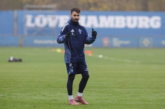 GER, xFSx ,Hamburg, HSV , 1 Bundesliga , Football, DFL, Hamburger SV Training , am Hamburger Volksparkstadion , 10 11 2025 , v l Fabio Daniel Ferreira Vieira Hamburger SV ,20 DFL regulations prohibit any use of photographs as image sequences and or quasi video Copyright: HMBxMedia FernandoxSoares