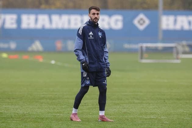 GER, xFSx ,Hamburg, HSV , 1 Bundesliga , Football, DFL, Hamburger SV Training , am Hamburger Volksparkstadion , 10 11 2025 , v l Fabio Daniel Ferreira Vieira Hamburger SV ,20 DFL regulations prohibit any use of photographs as image sequences and or quasi video Copyright: HMBxMedia FernandoxSoares