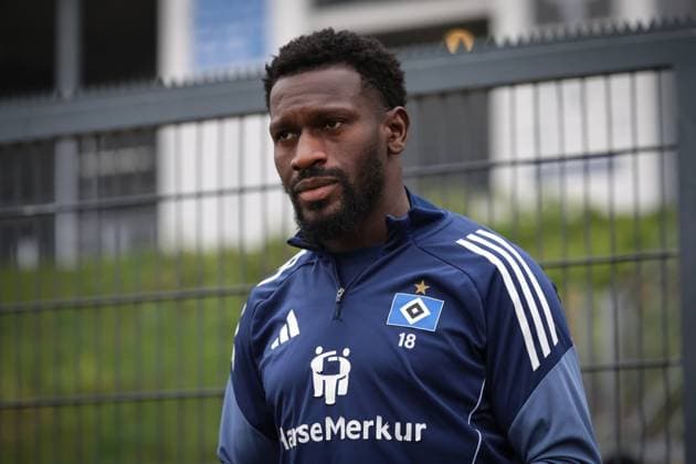 GER, xFSx ,Hamburg, HSV , 1 Bundesliga , Football, DFL, Hamburger SV Training , am Hamburger Volksparkstadion , 10 11 2025 , v l Bakery Jatta Hamburger SV ,18 DFL regulations prohibit any use of photographs as image sequences and or quasi video Copyright: HMBxMedia FernandoxSoares
