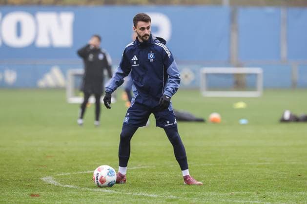 GER, xFSx ,Hamburg, HSV , 1 Bundesliga , Football, DFL, Hamburger SV Training , am Hamburger Volksparkstadion , 10 11 2025 , v l Fabio Daniel Ferreira Vieira Hamburger SV ,20 DFL regulations prohibit any use of photographs as image sequences and or quasi video Copyright: HMBxMedia FernandoxSoares