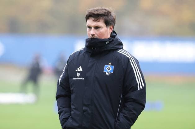 GER, xFSx ,Hamburg, HSV , 1 Bundesliga , Football, DFL, Hamburger SV Training , am Hamburger Volksparkstadion , 10 11 2025 , v l Trainer Merlin Polzin Hamburger SV DFL regulations prohibit any use of photographs as image sequences and or quasi video Copyright: HMBxMedia FernandoxSoares