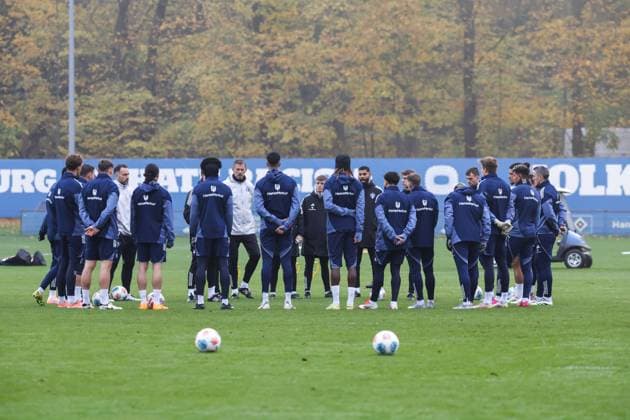 GER, xFSx ,Hamburg, HSV , 1 Bundesliga , Football, DFL, Hamburger SV Training , am Hamburger Volksparkstadion , 10 11 2025 , v l Hamburger SV bei der Trainings vorbereitung DFL regulations prohibit any use of photographs as image sequences and or quasi video Copyright: HMBxMedia FernandoxSoares