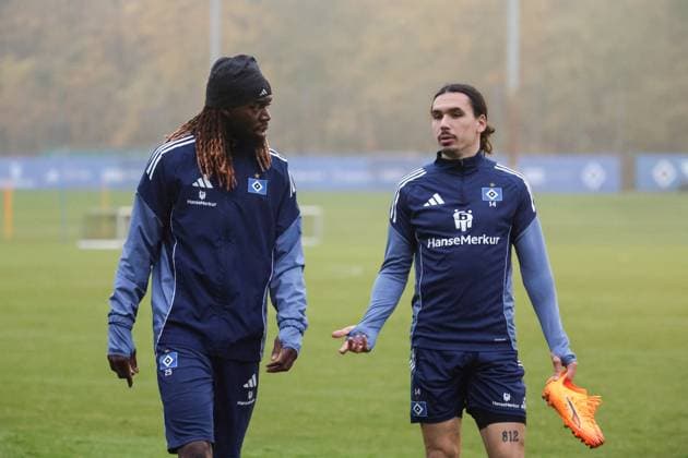 GER, xFSx ,Hamburg, HSV , 1 Bundesliga , Soccer, DFL, Hamburger SV Training , am Hamburger Volksparkstadion , 10 11 2025 , v l Jordan Torunarigha Hamburger SV ,25 ,Rayan Philippe Hamburger SV ,14 DFL regulations prohibit any use of photographs as image sequences and or quasi video Copyright: HMBxMedia FernandoxSoares