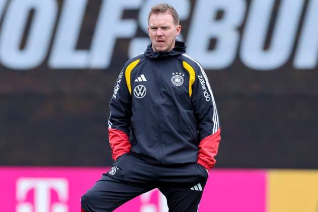 Bundestrainer Julian Nagelsmann (Germany) schaut enttaeuscht, , Training der deutschen Fussball Nationalmannschaft, Volkswagen Arena am 11. November 2025 in Wolfsburg, Deutschland. (Foto von Marco Steinbrenner DeFodi Images) Bundestrainer Julian Nagelsmann (Germany) looks dejected, , Training der deutschen Fussball Nationalmannschaft, Volkswagen Arena, November 11, 2025 in Wolfsburg, Germany. (Photo by Marco Steinbrenner DeFodi Images) DFL regulations prohibit any use of photographs as image sequences and or quasi-video. National coach Julian Nagelsmann Germany looks disappointed, , Training of the German national soccer team, Volkswagen Arena on November 11, 2025 in Wolfsburg, Germany Photo by Marco Steinbrenner DeFodi Images National coach Julian Nagelsmann Germany looks disappointed, , Training of the German national soccer team, Volkswagen Arena, November 11, 2025 in Wolfsburg, Germany Photo by Marco Steinbrenner DeFodi Images DFL regulations prohibit any use of photographs as image sequences and or quasi video