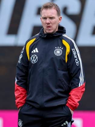 Bundestrainer Julian Nagelsmann (Germany) schaut enttaeuscht, , Training der deutschen Fussball Nationalmannschaft, Volkswagen Arena am 11. November 2025 in Wolfsburg, Deutschland. (Foto von Marco Steinbrenner DeFodi Images) Bundestrainer Julian Nagelsmann (Germany) looks dejected, , Training der deutschen Fussball Nationalmannschaft, Volkswagen Arena, November 11, 2025 in Wolfsburg, Germany. (Photo by Marco Steinbrenner DeFodi Images) DFL regulations prohibit any use of photographs as image sequences and or quasi-video. National coach Julian Nagelsmann Germany looks disappointed, , Training of the German national soccer team, Volkswagen Arena on November 11, 2025 in Wolfsburg, Germany Photo by Marco Steinbrenner DeFodi Images National coach Julian Nagelsmann Germany looks disappointed, , Training of the German national soccer team, Volkswagen Arena, November 11, 2025 in Wolfsburg, Germany Photo by Marco Steinbrenner DeFodi Images DFL regulations prohibit any use of photographs as image sequences and or quasi video