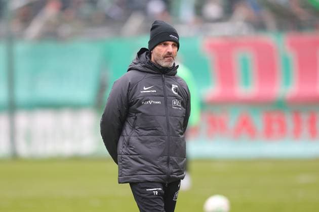 Leipzig, 08 11 2025, Alfred Kunze Sportpark, Soccer, Men, Season 2025 2026, Regionalliga Nordost, 15 Matchday , BSG Chemie Leipzig ZFC Meuselwitz , In the picture Coach Adrian Alipour, Chemie Leipzig ,