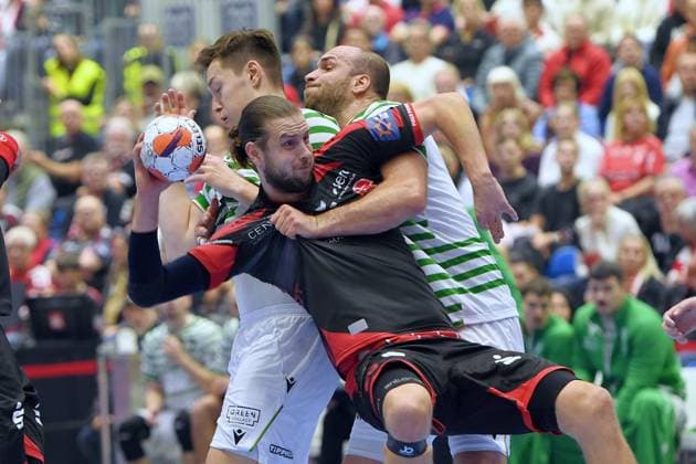 Olle Forsell Schefvert MT Melsungen 25 on ball , David Debreczeni FTC Green Collect 23 R , Miklos Karai FTC Green Collect 34 back , GER, MT Melsungen Ferencvarosi Torna Club Green Collect Budapest HUN l, Handball, EHF European League Maenner, Group Matches, Saison 2025 2026, 11 11 2025, GER, MT Melsungen FTC Green Collect, Handball, EHF Maenner, Group Matches, Saison 2025 2026, 11 11 2025 Kassel Copyright: xEibner-Pressefotox xRolandxSippex EP_RSL