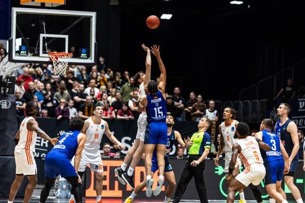 GER, BKT EuroCup, season 2025 2026, Niners Chemnitz Buducnost VOLI Podgorica 12 11 2025, Messe, Chemnitz, GER, BKT EuroCup, season 2025 2026, Niners Chemnitz Buducnost VOLI Podgorica Robert Eugene Beran Jr Niners Chemnitz, 31 , Juwan Morgan Buducnost VOLI Podgorica 15 Foto Alexander Trienitz Chemnitz Messe Sachsen Germany