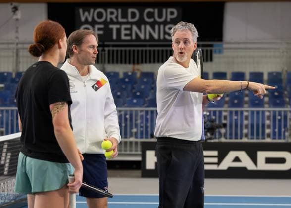 Billie Jean King Cup 2025 Play Offs, TC Ismaning, Munich, Germany, Team Germany, DTB Coach Dirk Dier, Team Captains Rainer Schuettler and Ella Seidel, Training, warm up, Warm up Tennis Billie Jean King Cup 2025 ITF Billie Jean King Cup TC Ismaning Ismaning Bavaria Germany November 12, 2025 Copyright: xJuergenxHasenkopfx