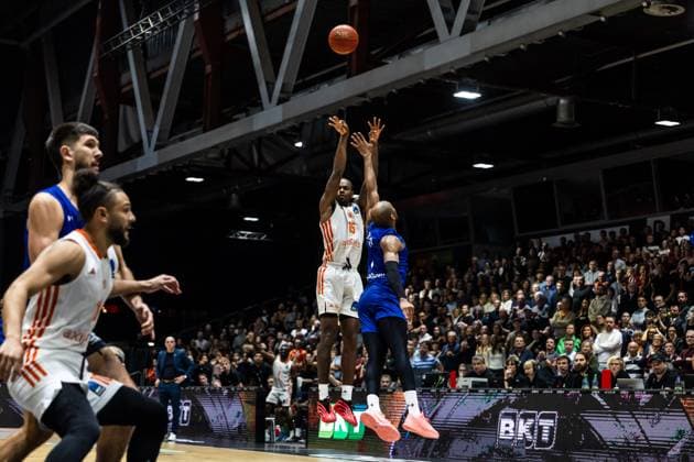 GER, BKT EuroCup, season 2025 2026, Niners Chemnitz Buducnost VOLI Podgorica 12 11 2025, Messe, Chemnitz, GER, BKT EuroCup, season 2025 2026, Niners Chemnitz Buducnost VOLI Podgorica Ty Brewer Niners Chemnitz, 15 Photo Alexander Trienitz Chemnitz Messe Sachsen Germany