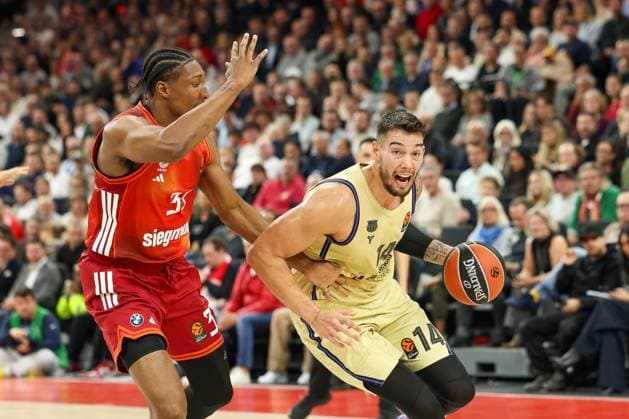 Willy Hernangomez FC Barcelona Basket, 14 with David McCormack FC Bayern Basketball, 33 , GER, FC Bayern Basketball vs FC Barcelona, Basketball, Euroleague, Matchday 10, Season 2025 2026, 12 11 2025, GER, FC Bayern Basketball vs FC Barcelona, Basketball, Euroleague, Matchday 10, Season 2025 2026, 12 11 2025 Munich Copyright: xEibner-Pressefoto JennixMaulx EP_JML