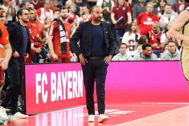 T J Parker FC Bayern Basketball, Co Coach , GER, FC Bayern Basketball vs FC Barcelona, Basketball, Euroleague, Matchday 10, Season 2025 2026, 12 11 2025, GER, FC Bayern Basketball vs FC Barcelona, Basketball, Euroleague, Matchday 10, Season 2025 2026, 12 11 2025 Munich Copyright: xEibner-Pressefoto JennixMaulx EP_JML