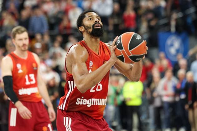 Spencer Dinwiddie FC Bayern Basketball, 26 on free throw, GER, FC Bayern Basketball vs FC Barcelona, Basketball, Euroleague, Matchday 10, 2025 2026 season, 12 11 2025, GER, FC Bayern Basketball vs FC Barcelona, Basketball, Euroleague, Matchday 10, 2025 2026 season, 12 11 2025 Munich Copyright: xEibner-Pressefoto JennixMaulx EP_JML