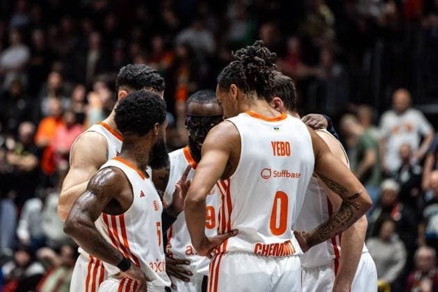 GER, BKT EuroCup, Season 2025 2026, Niners Chemnitz Buducnost VOLI Podgorica 12 11 2025, Messe, Chemnitz, GER, BKT EuroCup, Season 2025 2026, Niners Chemnitz Buducnost VOLI Podgorica Kevin Yebo Niners Chemnitz, 0 , Corey Davis Jr Niners Chemnitz, 5 Photo Alexander Trienitz Chemnitz Messe Sachsen Germany