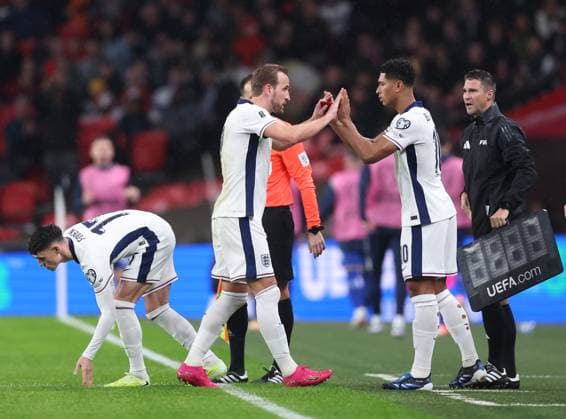 London, England, 13th November 2025. Harry Kane of England greeted by replacement Jude Bellingham of England during the England vs Serbia FIFA World Cup, WM, Weltmeisterschaft, Fussball European Qualifying match at Wembley Stadium, London. Picture credit should read: David Klein Sportimage EDITORIAL USE ONLY. No use with unauthorised audio, video, data, fixture lists, club league logos or live services. Online in-match use limited to 120 images, no video emulation. No use in betting, games or single club league player publications. SPI_053_DK_Eng_Serbia SPI-4283-0054