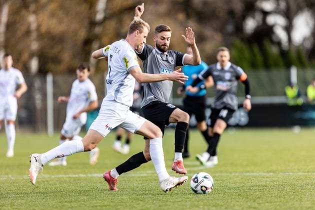 Soccer, Season 2025 2026, Test match 3 Liga, Bundesliga , Sportanlage Im Lohma Koblach, 14 Matchday, SCR Altach SSV Ulm 1846 Soccer, 14 11 2025 14 11 2025, Soccer, Season 2025 2026, Test match 3 Liga, Bundesliga , Sportanlage Im Lohma Koblach, 14 Matchday, SCR Altach SSV Ulm 1846 Soccer, f l 5 Lukas Gugganig SCR Altach , 9 Lucas Röser SSV Ulm 1846 Soccer Photo Lucca Fundel Koblach Sportanlage Im Lohma Voralberg Austria