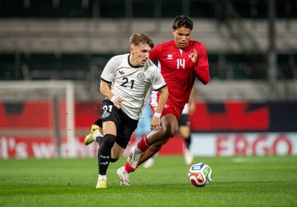 Football, Youth, Season 2025 26, U21, European Championship Qualification Group F, Matchday 6 in Fürth, Germany Malta, f l Lennart Karl U21, Germany , Keyon Ewurum U21, Malta , 14 11 2025, Copyright: xSebastianxRäppold MatthiasxKochx