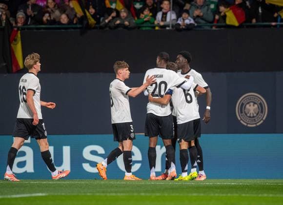 Football, Youth, Season 2025 26, U21, European Championship Qualification Group F, Matchday 6 in Fürth, Germany Malta, f l Aljoscha Kemlein U21, Germany , Lukas Ullrich U21, Germany , Ilyas Ansah U21, Germany , Tom Bischof U21, Germany , Joshua Quarshie U21, Germany , Celebration after goal to 1 0, 14 11 2025, Copyright: xSebastianxRäppold MatthiasxKochx