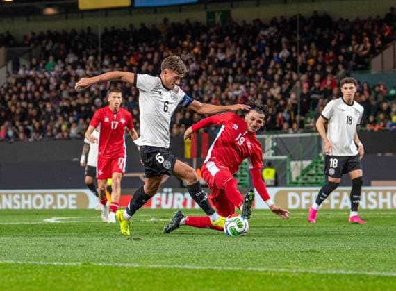 Football, Youth, Season 2025 26, U21, European Championship Qualification Group F, Matchday 6 in Fürth, Germany Malta, f l Tom Bischof U21, Germany , Benjamin Hili U21, Malta , 14 11 2025, Copyright: xSebastianxRäppold MatthiasxKochx