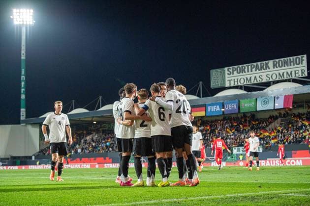Football, Youth, Season 2025 26, U21, European Championship Qualification Group F, Matchday 6 in Fürth, Germany Malta, f l Finn Jeltsch U21, Germany , Joshua Quarshie U21, Germany , Mert Kömür U21, Germany , Lennart Karl U21, Germany , Tom Bischof U21, Germany , Ilyas Ansah U21, Germany , Celebration after goal to 2 0, 14 11 2025, Copyright: xSebastianxRäppold MatthiasxKochx