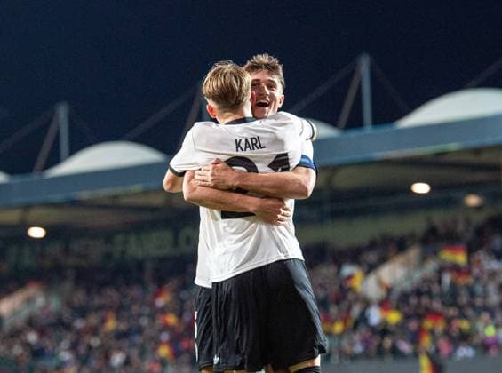 Football, Youth, Season 2025 26, U21, European Championship Qualification Group F, Matchday 6 in Fürth, Germany Malta, f l Lennart Karl U21, Germany , Tom Bischof U21, Germany , Cheering after scoring 2 0, 14 11 2025, Copyright: xSebastianxRäppold MatthiasxKochx