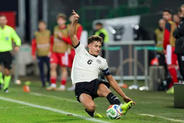 Tom Bischof Germany controls the ball, UEFA Under21 Championship Group F MD 6, Germany U21 v Malta U21, Sportpark Ronhof Thomas Sommer, November 14, 2025 in Furth, Germany Photo by Marco Steinbrenner DeFodi Images Tom Bischof Germany controls the ball, UEFA Under21 Championship Group F MD 6, Germany U21 v Malta U21, Sportpark Ronhof Thomas Sommer, November 14, 2025 in Furth, Germany Photo by Marco Steinbrenner DeFodi Images DFB DFL REGULATIONS PROHIBIT ANY USE OF PHOTOGRAPHS AS IMAGE SEQUENCES AND OR QUASI VIDEO