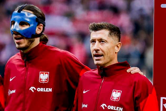 goalkeeper Mateusz Kochalski of Poland and Robert Lewandowski of Poland looks on Poland v Netherlands, FIFA World Cup, WM, Weltmeisterschaft, Fussball 2026 Qualifier, Poland v Netherlands, PGE Narodowy, November 14, 2025, Warsaw, Poland.