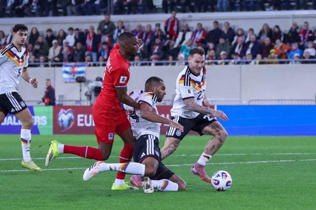 Christopher Martins Luxembourg Luxembourg , left, in action with Jonathan Tah 4 Germany and David Raum 22 Germany , Luxembourg vs Germany, Football, Men, World Cup Qualification, International, Group stage, Group A, Stade de Luxembourg, UEFA,14 11 2025 Luxembourg City Luxembourg Copyright: xkolbert-press MartinxAgüerax