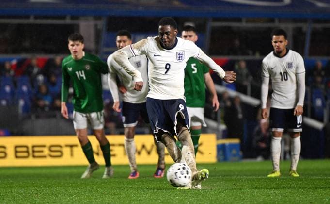 Divin Mubama of England scores the team s first goal from a penalty England U21, U 21 v Republic of Ireland U21, UEFA U21 Championship Qualification, Group D, Football, St. Andrew s Knighthead Park, Birmingham, UK - 14 Nov 2025Birmingham St. Andrew s @ Knighthead Park United Kingdom EDITORIAL USE ONLY No use with unauthorised audio, video, data, fixture lists, club league logos or live services. Online in-match use limited to 120 images, no video emulation. No use in betting, games or single club league player publications. Copyright: xAnnaxGowthorpe Shutterstockx 15785949p