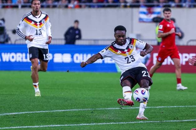 Ridle Baku Germany with a shot, Felix Nmecha Germany watching, Luxembourg vs Germany, Football, Men, World Cup Qualification, International, Group stage, Group A, Stade de Luxembourg, UEFA,14 11 2025 Luxembourg City Luxembourg Copyright: xkolbert-press MartinxAgüerax