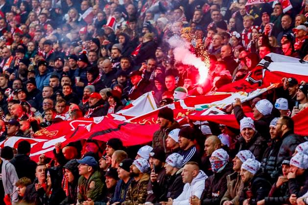 supporters of Poland throwing fireworks on the field Poland v Netherlands, FIFA World Cup, WM, Weltmeisterschaft, Fussball 2026 Qualifier, Poland v Netherlands, PGE Narodowy, November 14, 2025, Warsaw, Poland.