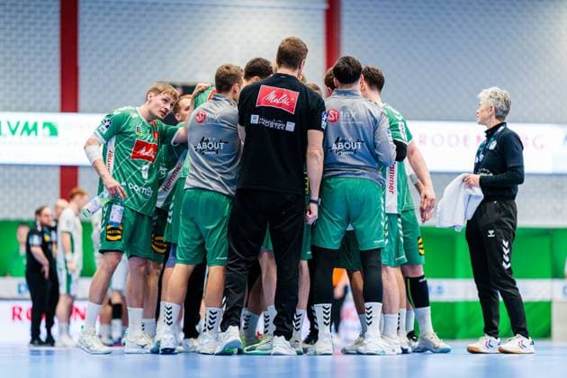 Timeout GWD Minden GER, GWD Minden vs SC DHfK Leipzig, Handball, 1 Bundesliga, Matchday 12, Season 2025 2026, 14 11 2025 GER, GWD Minden vs SC DHfK Leipzig, Handball, 1 Bundesliga, Matchday 12, Season 2025 2026, 14 11 2025 Luebbecke Copyright: xEibner-Pressefoto JanxRollingerx EP_JSK