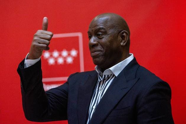 November 14, 2025, Madrid, Spain: Earvin Magic Johnson, attends the NFL, American Football Herren, USA welcome event in Madrid. The Community of Madrid received representatives of the National Football League NFL, the American football league, at the Royal Post Office, the seat of the regional government, on the occasion of the game that will pit the Miami Dolphins against the Washington Commanders this Sunday at the Santiago Bernabà u stadium in the Spanish capital. Madrid Spain - ZUMAs197 20251114_aaa_s197_115 Copyright: xDavidxCanalesx Madrid Spain - ZUMA0840 20251114_aaa_s197_115 Copyright: xIMAGO DavidxCanalesx