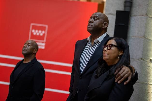 November 14, 2025, Madrid, Spain: Earvin Magic Johnson C, present at the NFL, American Football Herren, USA welcome event in Madrid. The Community of Madrid received representatives of the National Football League NFL, the American football league, at the Royal Post Office, the seat of the regional government, on the occasion of the game that will pit the Miami Dolphins against the Washington Commanders this Sunday at the Santiago Bernabà u stadium in the Spanish capital. Madrid Spain - ZUMAs197 20251114_aaa_s197_118 Copyright: xDavidxCanalesx Madrid Spain - ZUMA0840 20251114_aaa_s197_118 Copyright: xIMAGO DavidxCanalesx