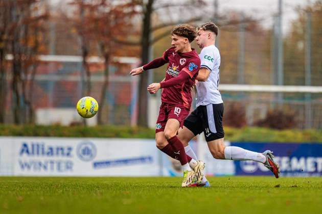 v l Fabian Witt 1 FC Gievenbeck, 10 , Paul Lehmann SC Verl, 14 in duel GER, 1 FC Gievenbeck vs SC Verl, Football, Westfalenpokal, Quarterfinal, Season 2025 2026, 15 11 2025 DFL Regulations prohibit any use of photographers as image sequences and or quasi video GER, 1 FC Gievenbeck vs SC Verl, Football, Westfalenpokal, Quarterfinal, Season 2025 2026, 15 11 2025 M nster Copyright: xEibner-Pressefoto JanxRollingerx EP_JSK
