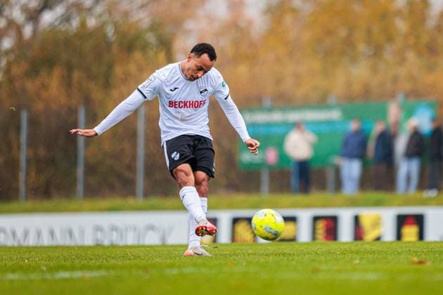 Tobias Knost SC Verl, 21 GER, 1 FC Gievenbeck vs SC Verl, Football, Westfalenpokal, Viertelfinale, Spielzeit 2025 2026, 15 11 2025 DFL Regulations prohibit any use of photographers as image sequences and or quasi video GER, 1 FC Gievenbeck vs SC Verl, Football, Westfalenpokal, Viertelfinale, Spielzeit 2025 2026, 15 11 2025 M nster Copyright: xEibner-Pressefoto JanxRollingerx EP_JSK