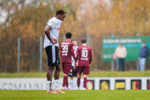 Chilohem Onuoha SC Verl, 27 is disappointed dissatisfied GER, 1 FC Gievenbeck vs SC Verl, Football, Westfalenpokal, Quarterfinals, Season 2025 2026, 15 11 2025 DFL Regulations prohibit any use of photographers as image sequences and or quasi video GER, 1 FC Gievenbeck vs SC Verl, Football, Westfalenpokal, Quarterfinals, Season 2025 2026, 15 11 2025 M nster Copyright: xEibner-Pressefoto JanxRollingerx EP_JSK