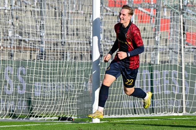 Goalscorer for the 3 0 Cornelius Pfeiffer Unterhaching, 22 with jubilation, goal celebration, celebrate the goal, goal, celebration, jubilation about the goal, optimistic, free frame, single picture, action, action, 15 11 2025, Unterhaching Germany , Football, Regionalliga Bayern, SpVgg Unterhaching DJK Vilzing xslx