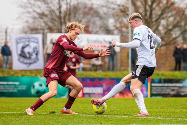 v l Alexander Wiethoelter 1 FC Gievenbeck, 09 , Alessio Besio SC Verl, 23 GER, 1 FC Gievenbeck vs SC Verl, Football, Westfalenpokal, Viertelfinale, Spielzeit 2025 2026, 15 11 2025 DFL Regulations prohibit any use of photographers as image sequences and or quasi video GER, 1 FC Gievenbeck vs SC Verl, Football, Westfalenpokal, Viertelfinale, Spielzeit 2025 2026, 15 11 2025 M nster Copyright: xEibner-Pressefoto JanxRollingerx EP_JSK